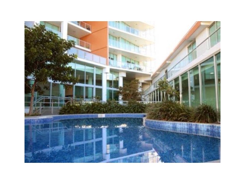 1 Como Crescent, Southport QLD 4215