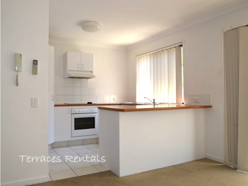 1A/24 Amsonia Court,, Arundel QLD 4214
