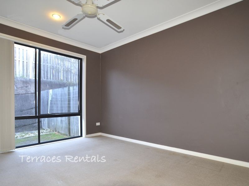 1A/24 Amsonia Court,, Arundel QLD 4214
