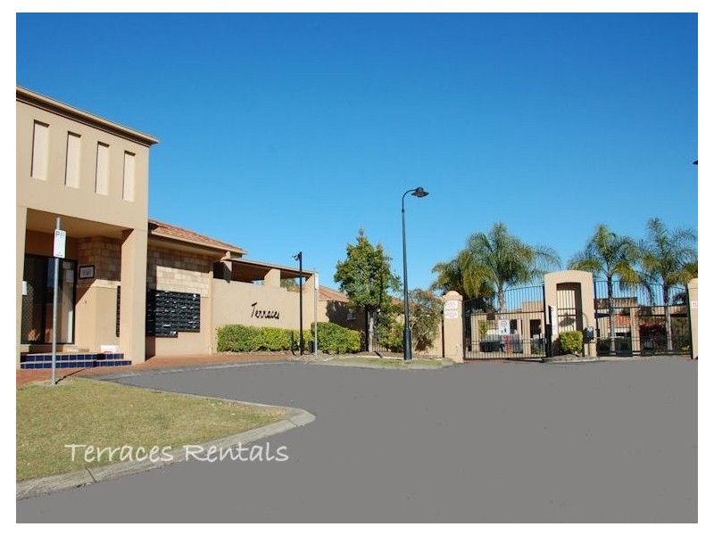 1A/24 Amsonia Court,, Arundel QLD 4214