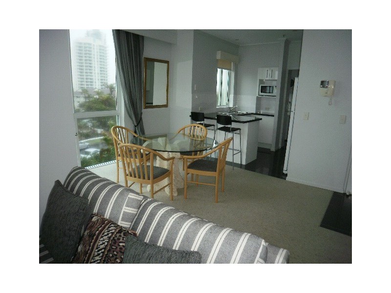 5 Woodroffe Avenue, Main Beach QLD 4217