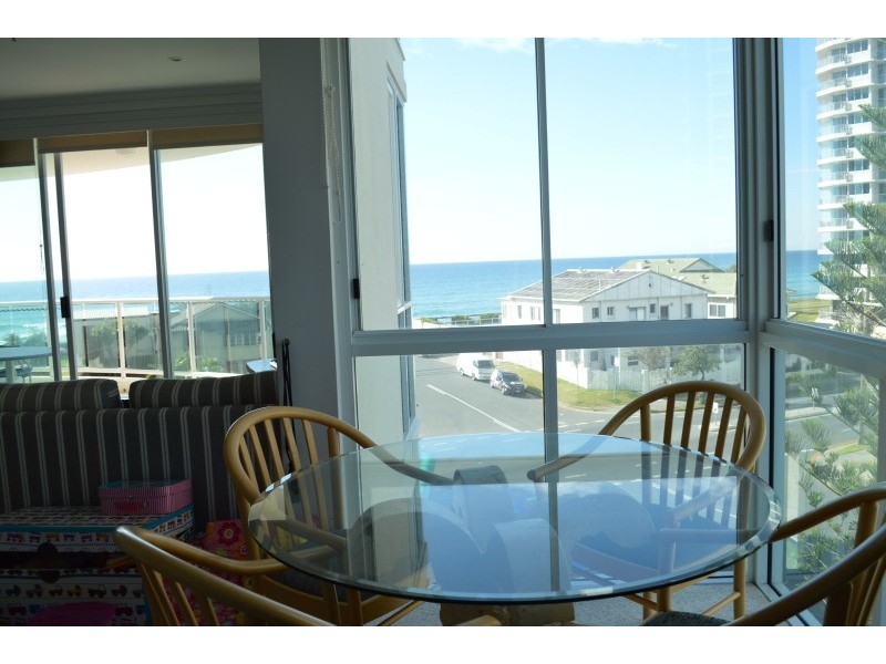 5 Woodroffe Avenue, Main Beach QLD 4217