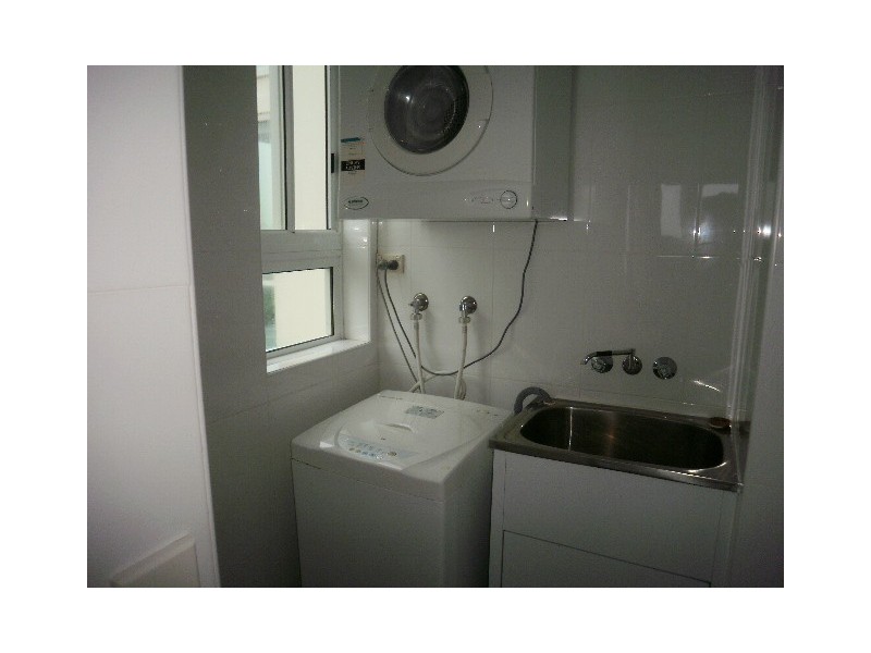 5 Woodroffe Avenue, Main Beach QLD 4217