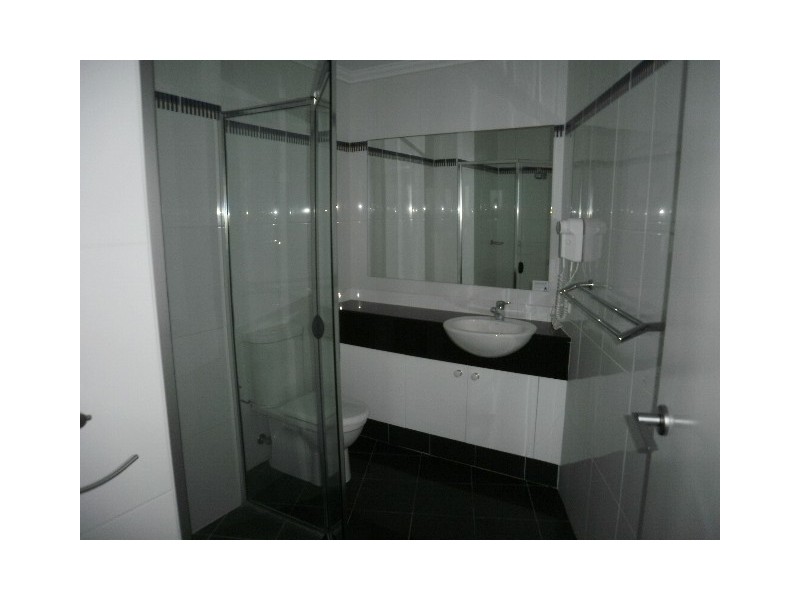 5 Woodroffe Avenue, Main Beach QLD 4217