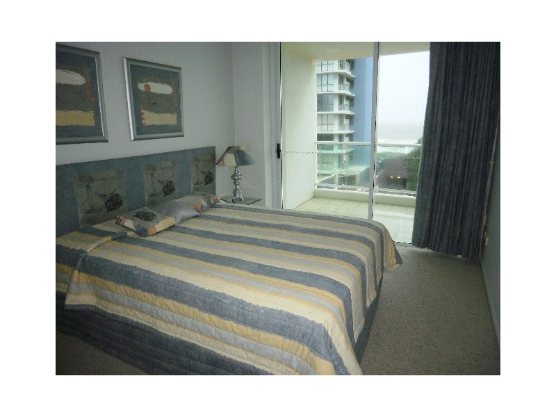 5 Woodroffe Avenue, Main Beach QLD 4217