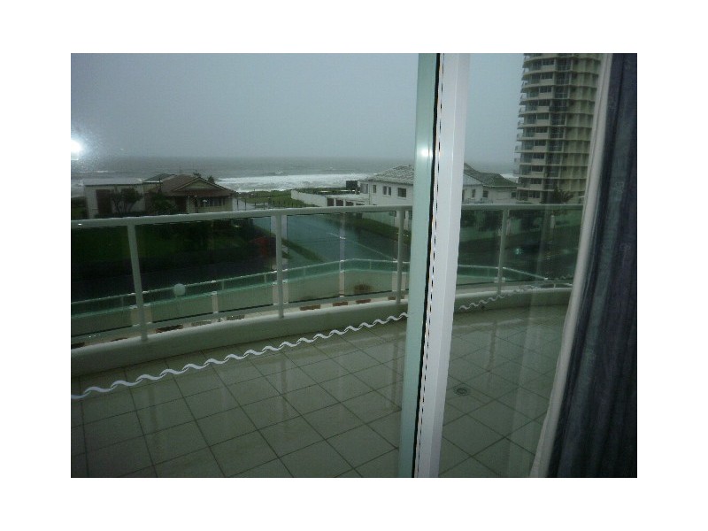 5 Woodroffe Avenue, Main Beach QLD 4217