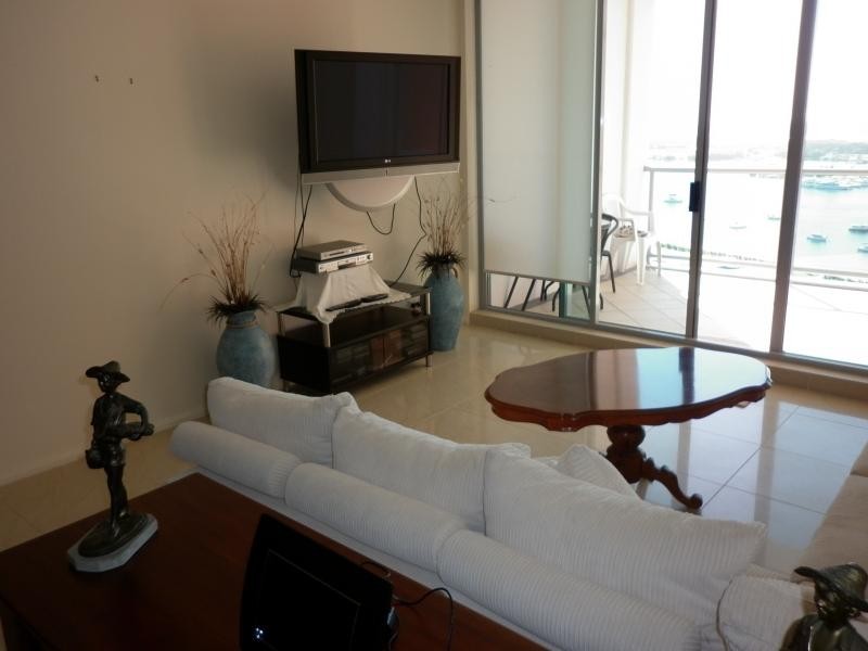 1 Como Crescent, Southport QLD 4215