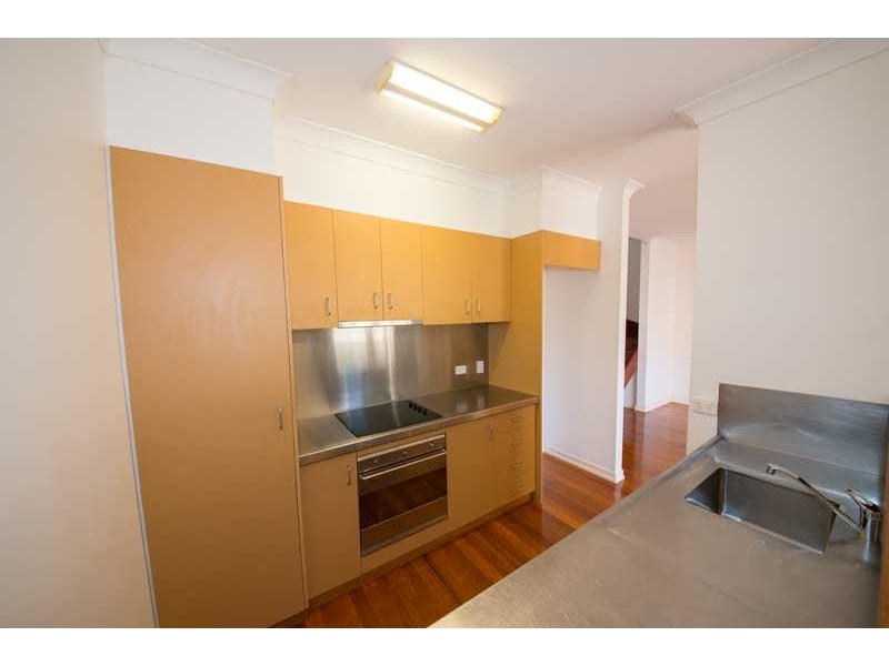 28 ELLIOTT STREET, Kangaroo Point QLD 4169