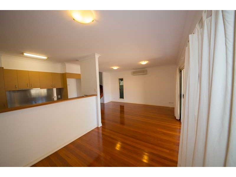 28 ELLIOTT STREET, Kangaroo Point QLD 4169