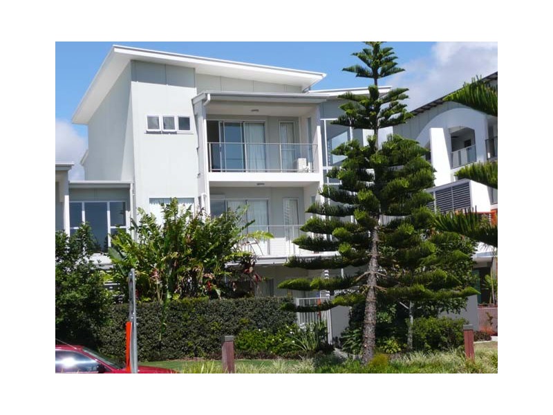 10/10 Grand Parade, Kawana Island QLD 4575