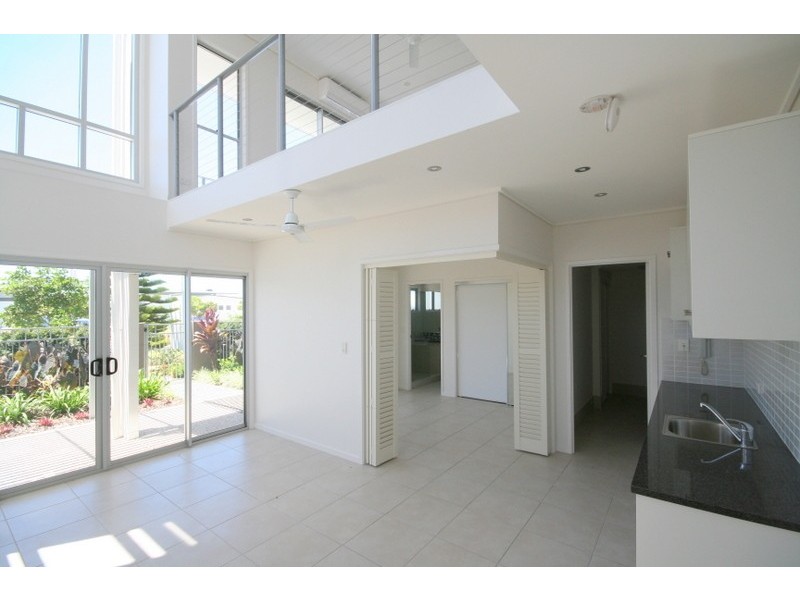 10/10 Grand Parade, Kawana Island QLD 4575