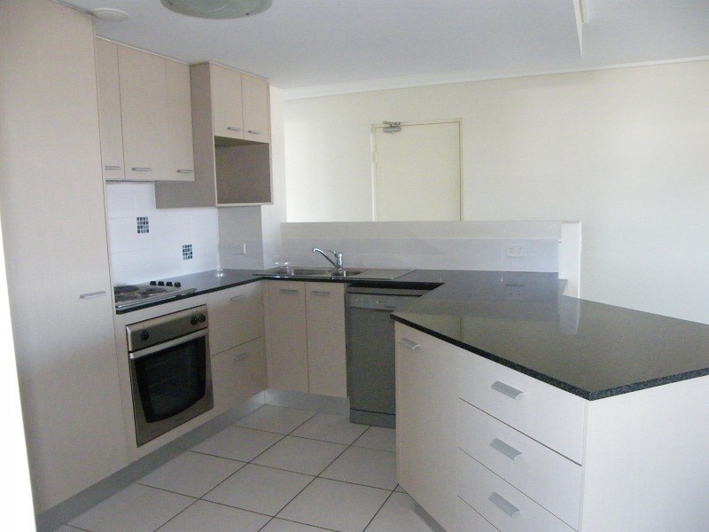 32/4 Grand Parade, Kawana Island QLD 4575