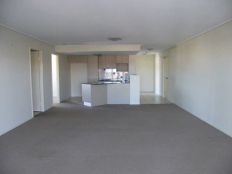 32/4 Grand Parade, Kawana Island QLD 4575
