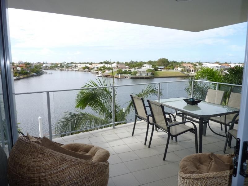 51 Grand Parade, Kawana Island QLD 4575