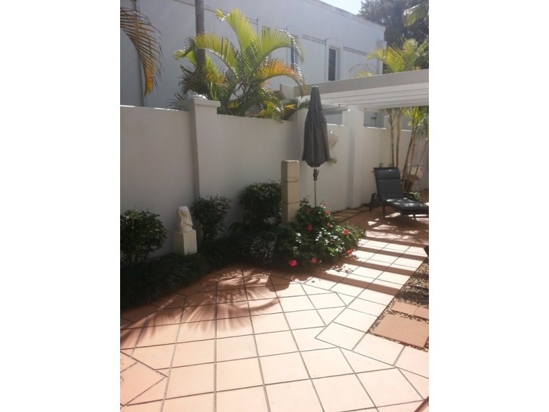 6/100 Cotlew St East, Southport QLD 4215