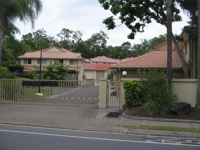 18 Discovery Drive, Helensvale QLD 4212