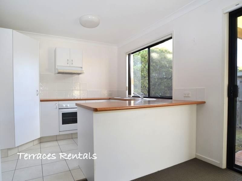 1a/24 Amsonia Court,, Arundel QLD 4214