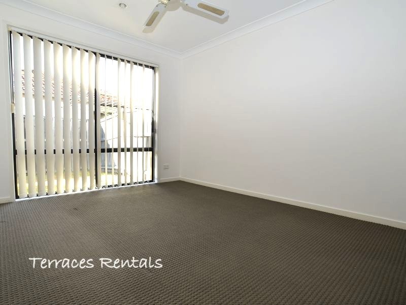 1a/24 Amsonia Court,, Arundel QLD 4214