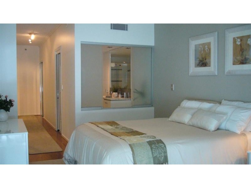 300 Marine Parade, Labrador QLD 4215