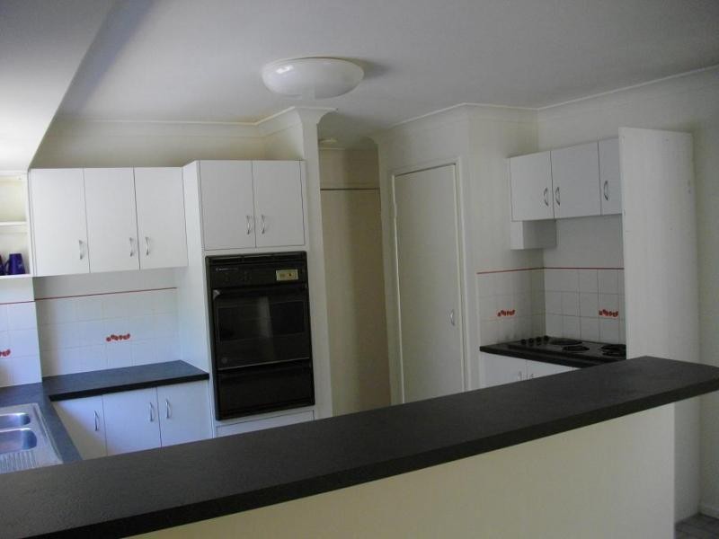 18 Tangmere Street, Chapel Hill QLD 4069
