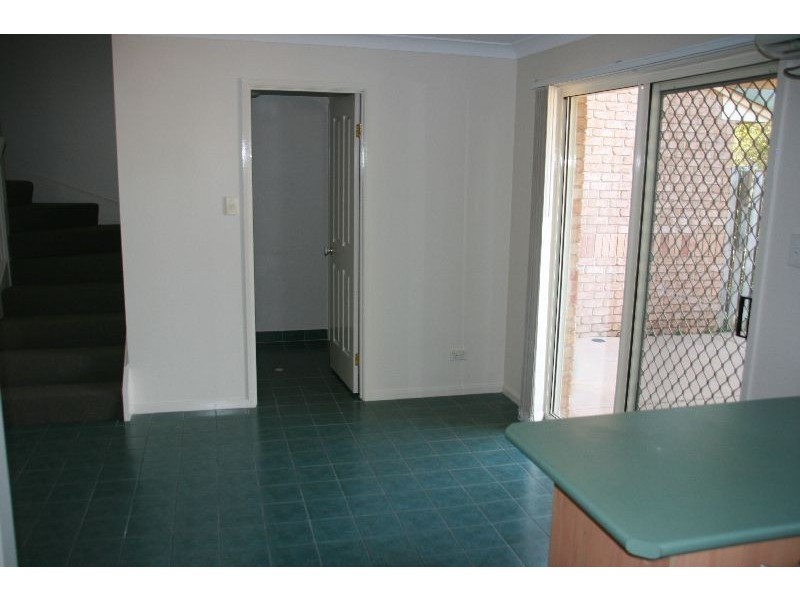 2/27 Camille Crescent, Wynnum West QLD 4178