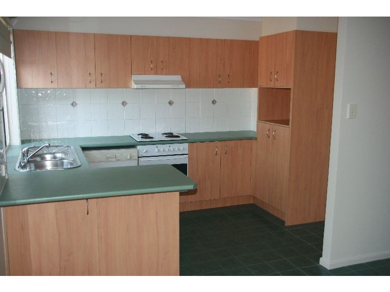 2/27 Camille Crescent, Wynnum West QLD 4178