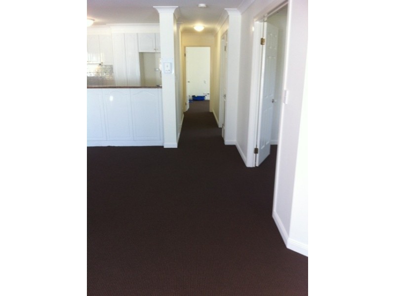 8/100 Cotlew St East, Southport QLD 4215