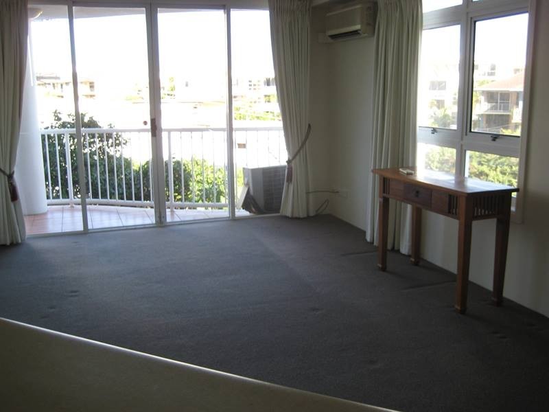 1027/2633 Gold Coast Highway, Broadbeach QLD 4218