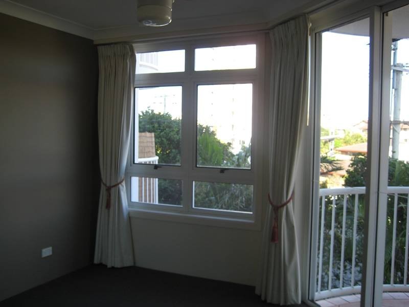 1027/2633 Gold Coast Highway, Broadbeach QLD 4218