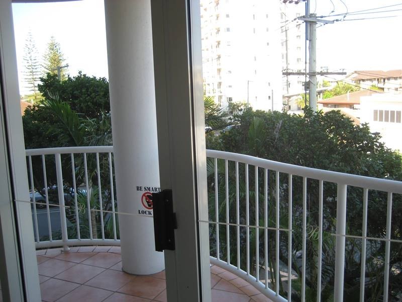 1027/2633 Gold Coast Highway, Broadbeach QLD 4218