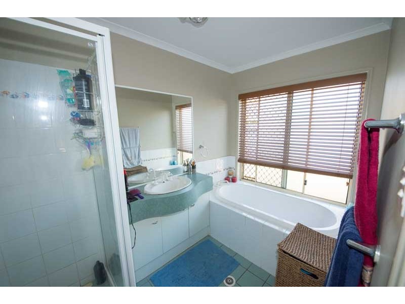 61 Coventry Circuit, Carindale QLD 4152