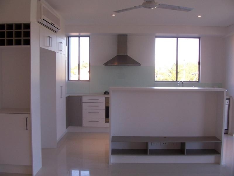 10 Tallebudgera Drive, Palm Beach QLD 4221