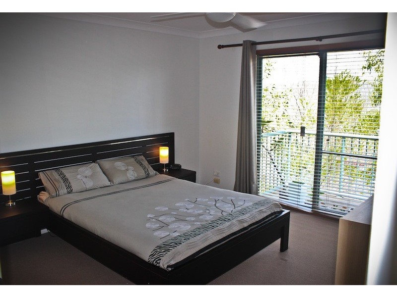 6 Crestridge Crescent, Oxenford QLD 4210