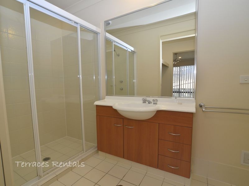 01/24 Amsonia Court,, Arundel QLD 4214