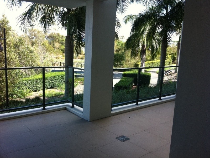 9 Moores Crescent, Varsity Lakes QLD 4227