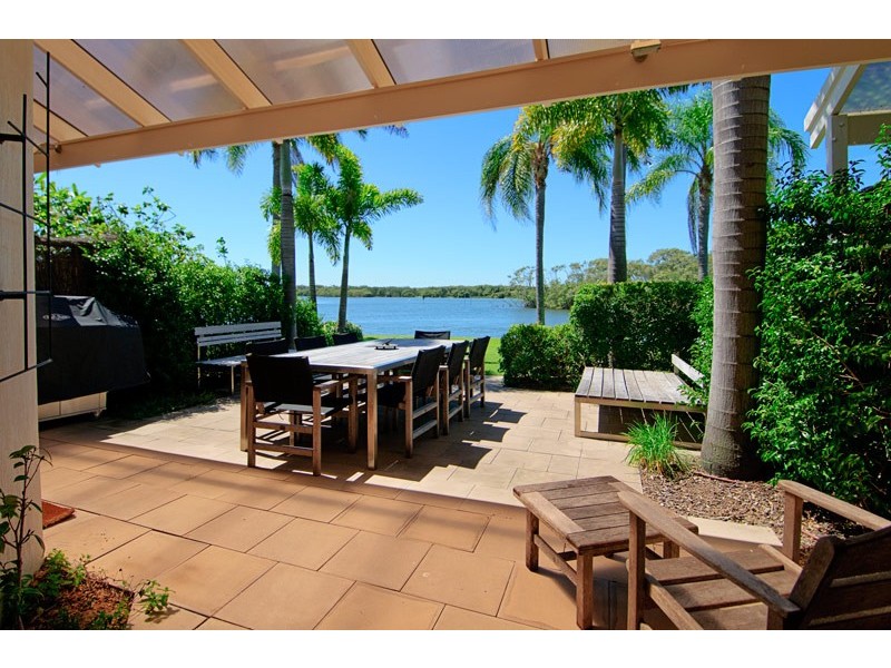 2/81 Boykambil Esp Nth, Hope Island QLD 4212
