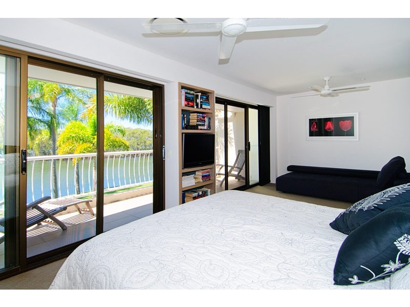 2/81 Boykambil Esp Nth, Hope Island QLD 4212