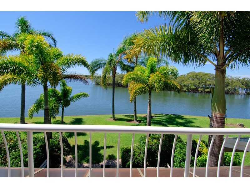 2/81 Boykambil Esp Nth, Hope Island QLD 4212