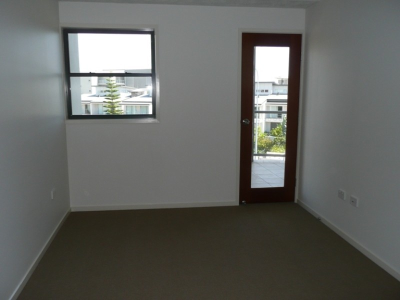 49/10 Grand Parade, Kawana Island QLD 4575