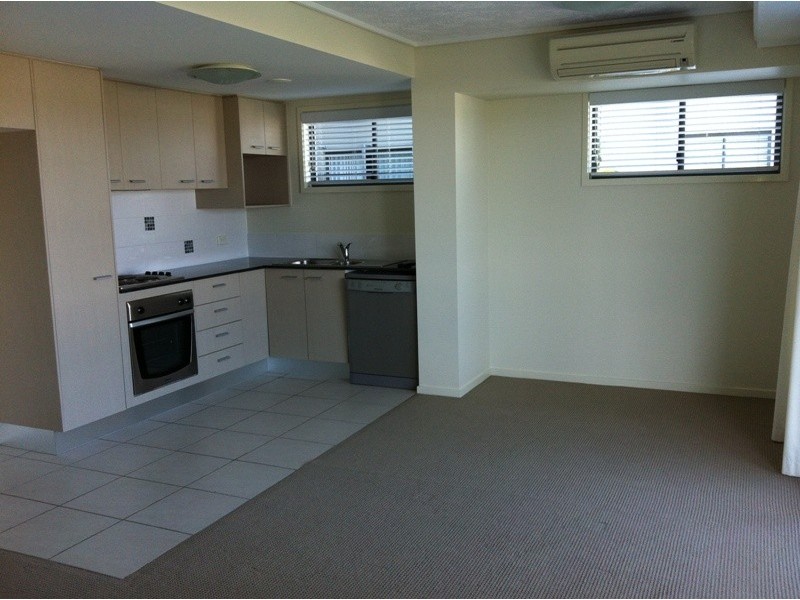 34/4 Grand Parade, Kawana Island QLD 4575