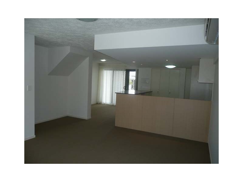 23/10 Grand Parade, Kawana Island QLD 4575