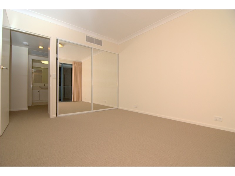 52/45 Deakin Street, Kangaroo Point QLD 4169