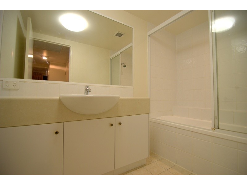 52/45 Deakin Street, Kangaroo Point QLD 4169