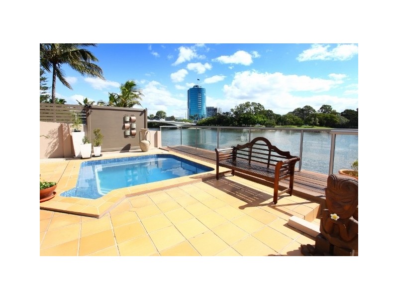 1/181 Stanhill Drive, Chevron Island QLD 4217