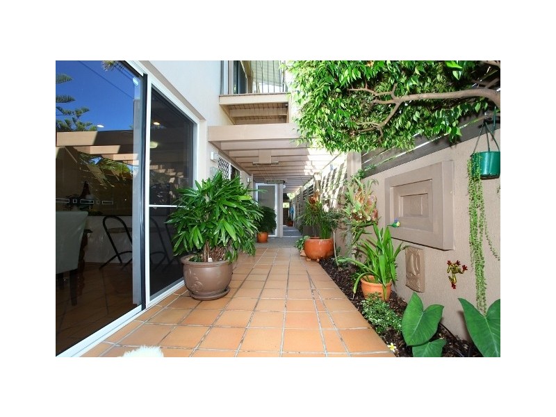 1/181 Stanhill Drive, Chevron Island QLD 4217