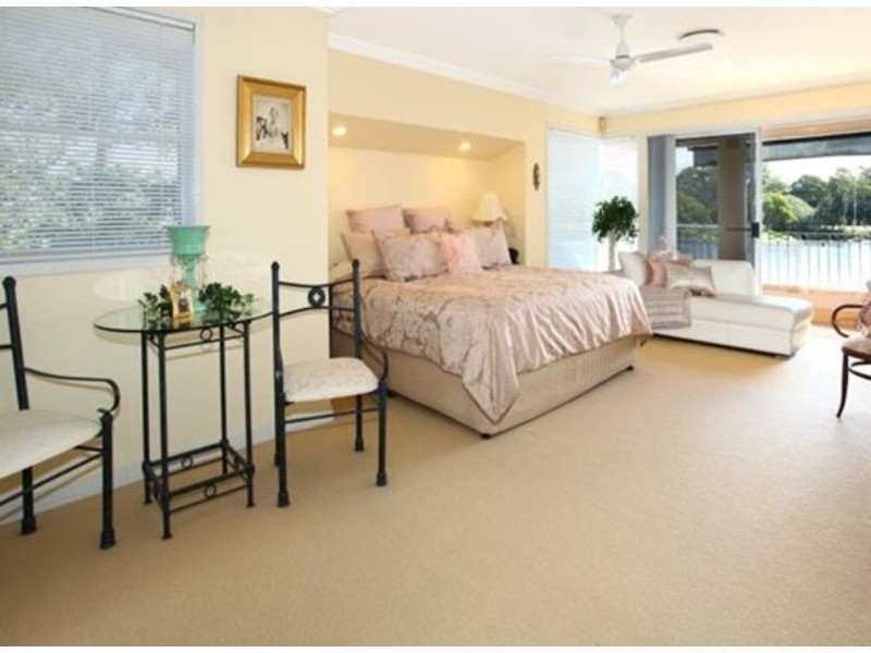 1/181 Stanhill Drive, Chevron Island QLD 4217