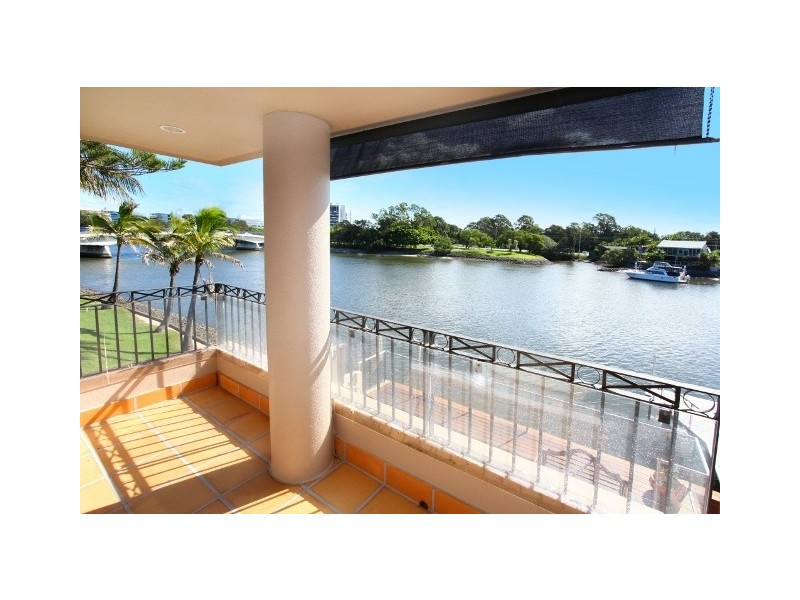 1/181 Stanhill Drive, Chevron Island QLD 4217