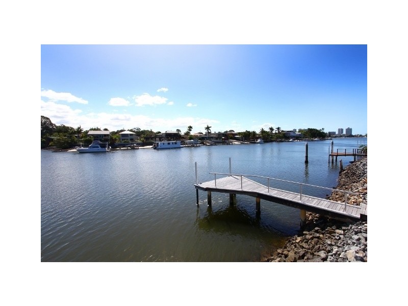 1/181 Stanhill Drive, Chevron Island QLD 4217