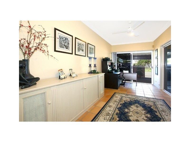 1/181 Stanhill Drive, Chevron Island QLD 4217