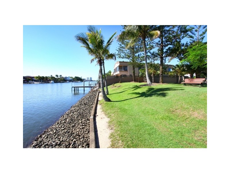 1/181 Stanhill Drive, Chevron Island QLD 4217